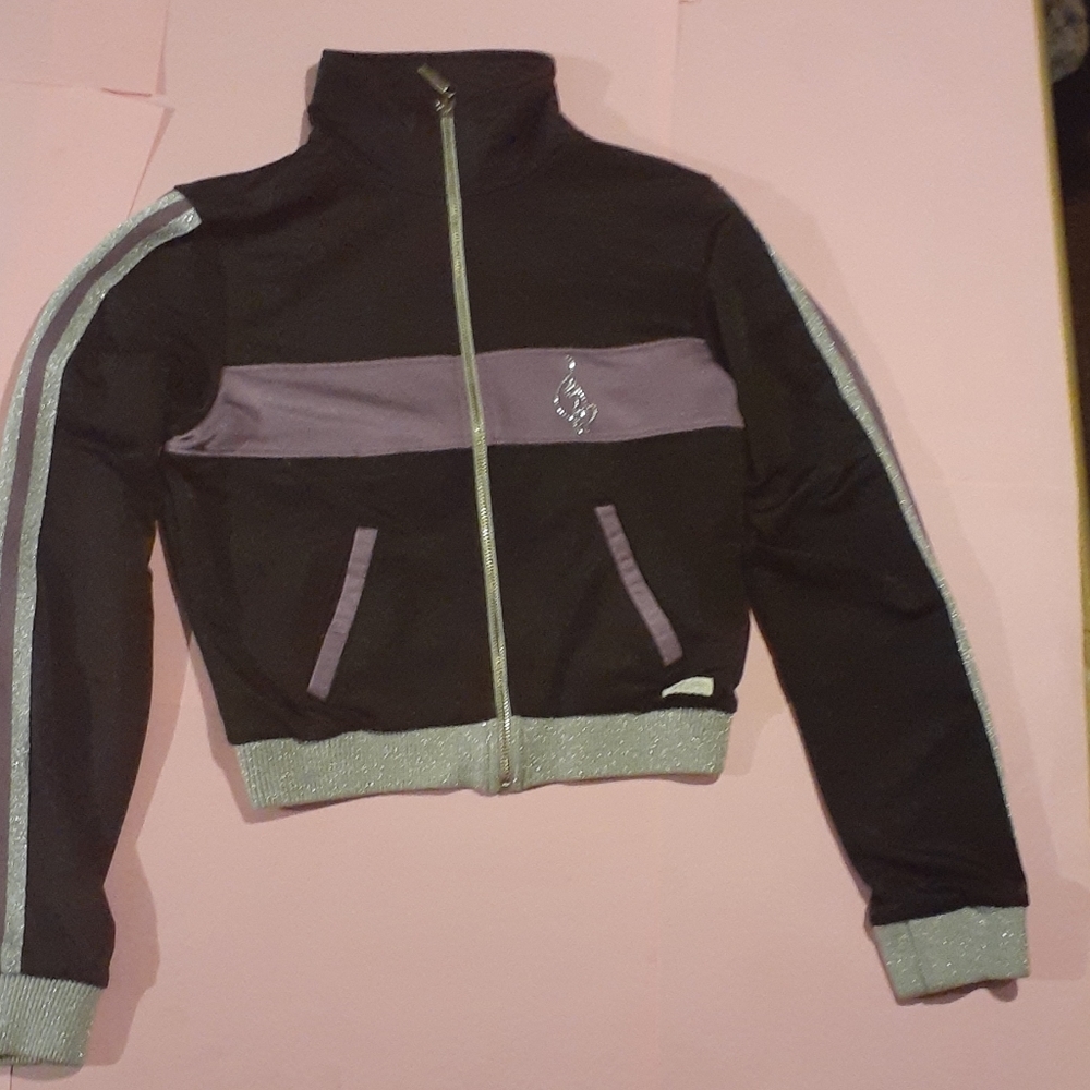 I'm selling a set of clothe